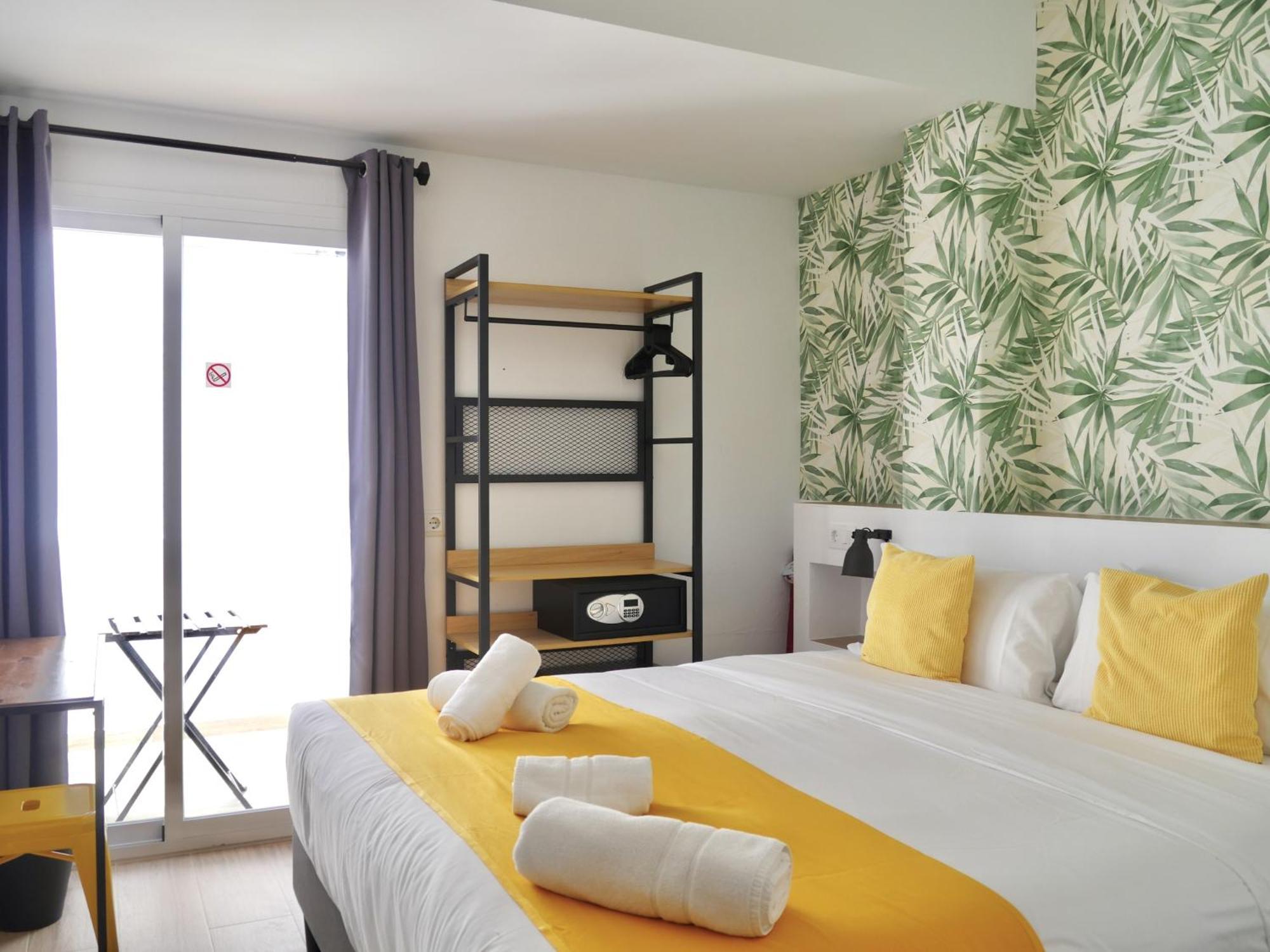 Nanit Rooms Ibiza Hostal Santa Eularia des Riu Room photo